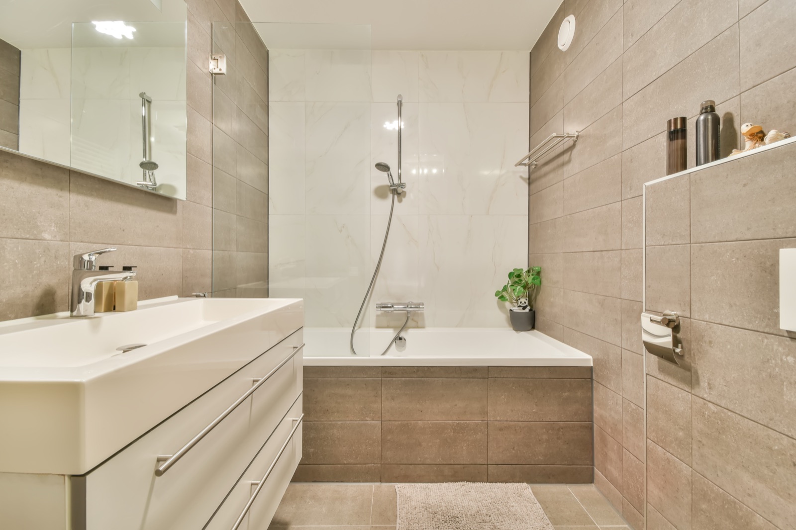 Hall bathroom remodel in Sumner