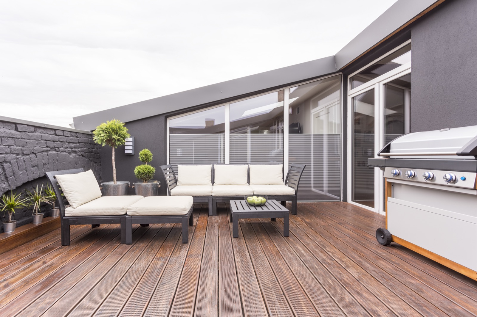 Composite deck and outdoor living in Bonney Lake